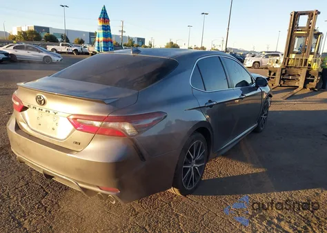 2021 Toyota Camry Se z USA, uszkodzony, nr VIN 4T1G11AK3MU538820